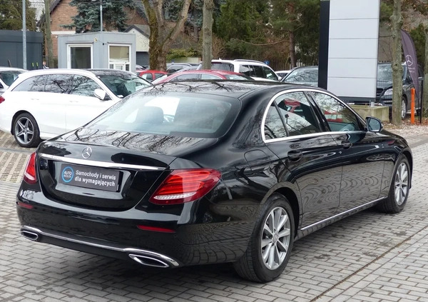 Mercedes-Benz Klasa E cena 119900 przebieg: 91465, rok produkcji 2017 z Pakość małe 379